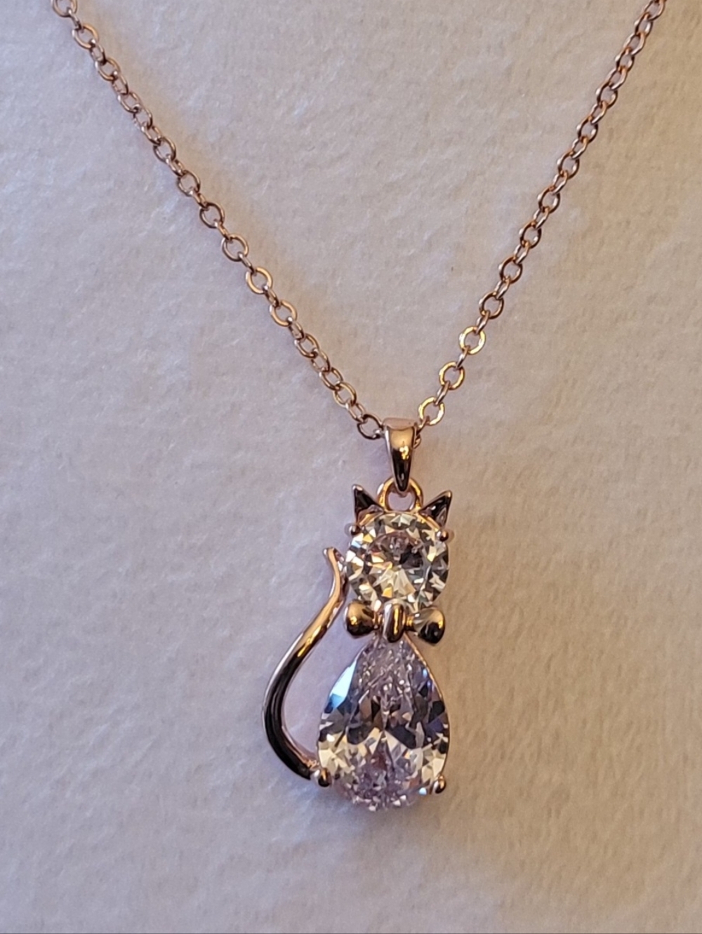 🥳2/$35🥳 NWOT Elegant Cat Pendant Necklace in Rose Gold with Cubic Zirconia